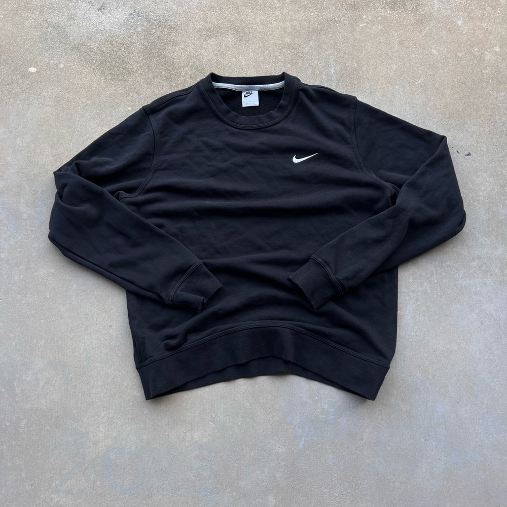 Nike Solo Swoosh Black Crewneck Sweater with Athletic Style